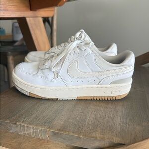 Womens white Nike Gamma Force Size US 7.5